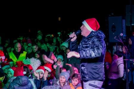 Prihod Dedka Mraza s spremstvom